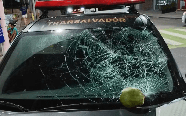 Agentes da Transalvador sofrem ataque violento no Porto da Barra