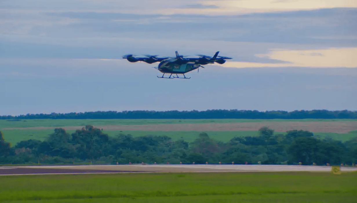 eVTOL da Embraer decola pela primeira vez no Brasil