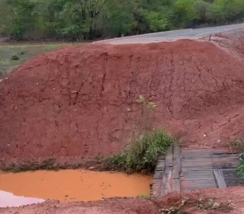 Imagem do post Manuel Rocha cobra obra de ponte em rodovia que liga Coribe a distrito