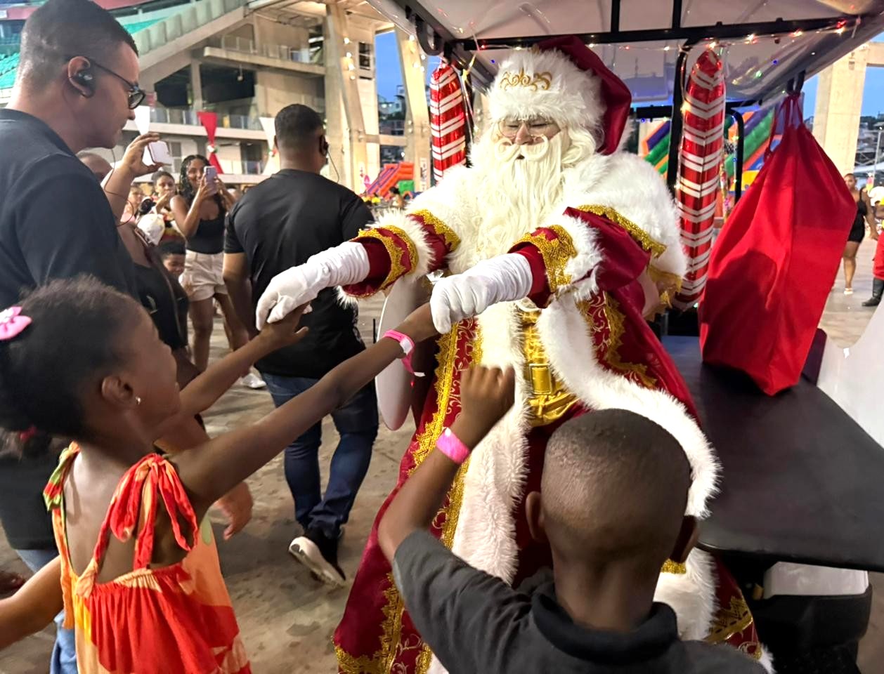 Fonte de Natal reúne multidão e emociona famílias em grande ação solidária