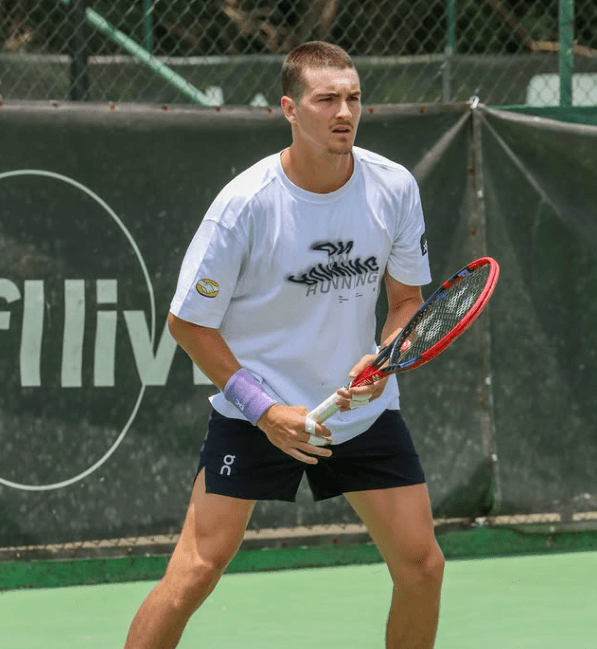 É hoje! João Fonseca enfrenta Carlos Alcaraz pela primeira vez