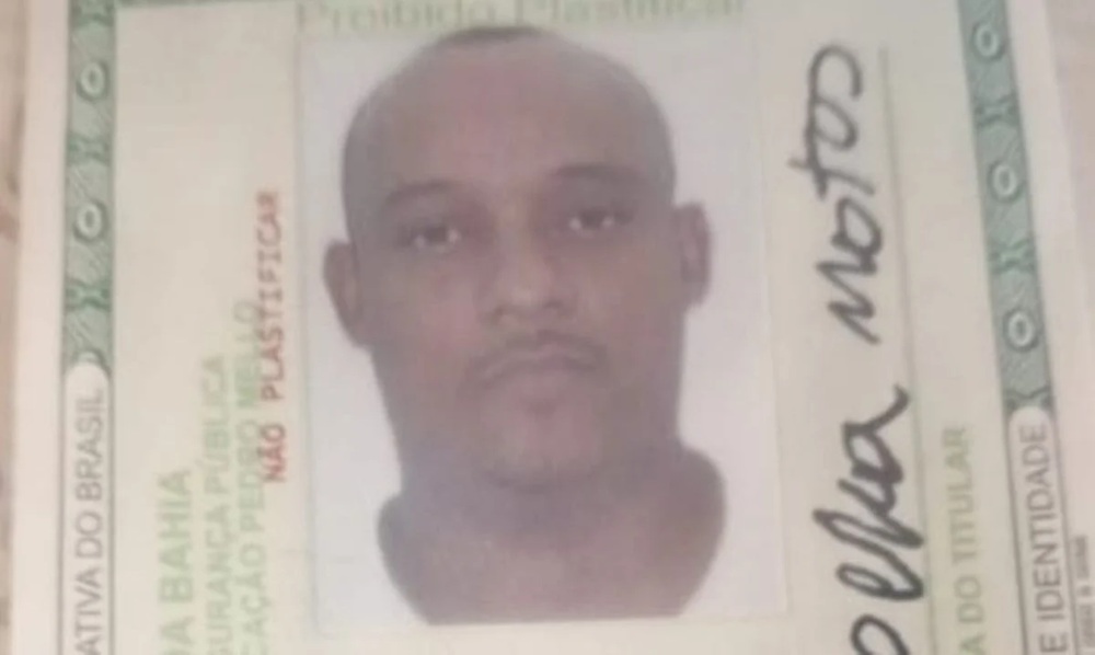 Homem leva oito tiros e morte é filmada por rivais