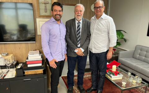 Imagem do post Carlos Muniz reforça diálogo institucional em encontro com TCM