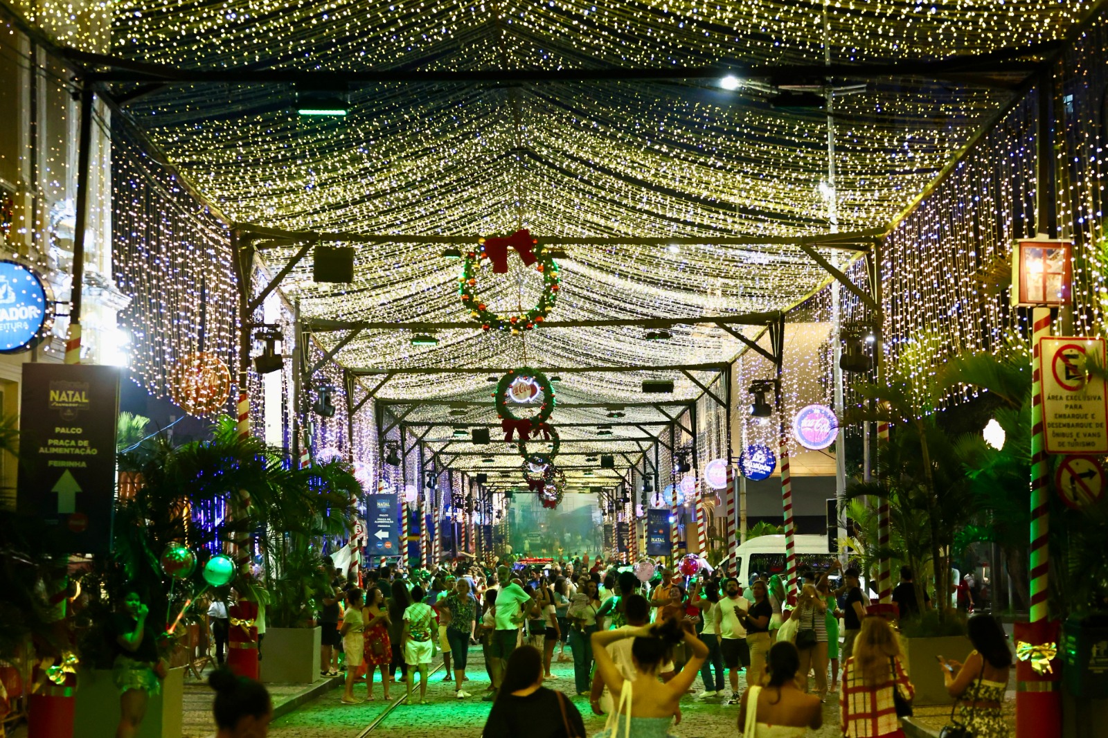 Natal Luz Salvador 2025: Rua Chile brilha com 25 milhões de lâmpadas