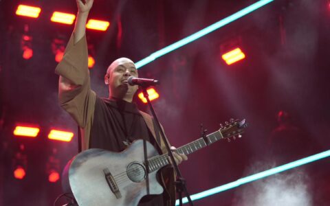 Imagem do post Frei Gilson arrasta multidão no Natal Salvador e transforma Boca do Rio em templo a céu aberto