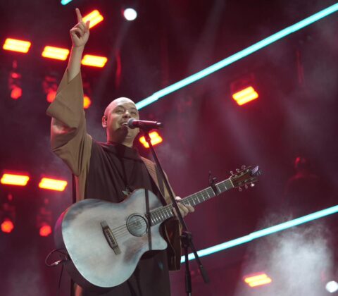Imagem do post Frei Gilson arrasta multidão no Natal Salvador e transforma Boca do Rio em templo a céu aberto