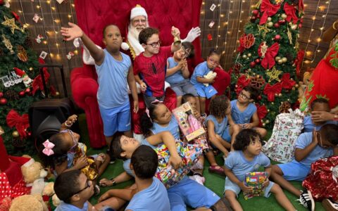 Imagem do post Shopping Itaigara emociona crianças da APAE com Natal solidário