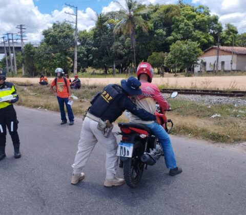 Imagem do post PRF e SMT intensificam fiscalização e alertam motoristas em Alagoinhas