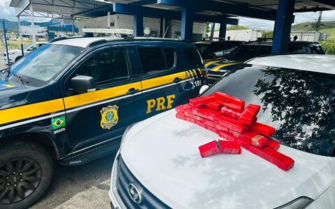 Imagem do post PRF apreende 20 kg de maconha e recupera carro roubado na BR-116