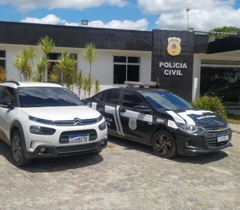 Imagem do post PRF apreende carro roubado com placas clonadas em Alagoinhas