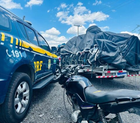 Imagem do post PRF recupera moto furtada durante fiscalização em Jequié