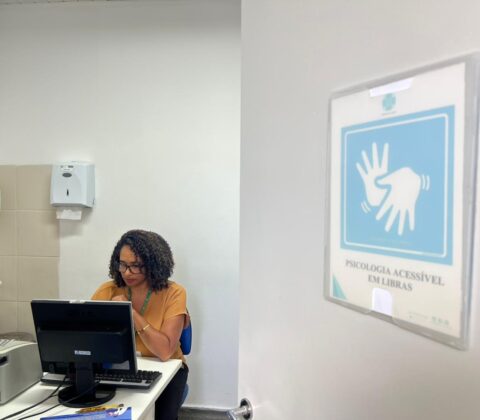 Imagem do post Dia Internacional da Pessoa com Deficiência: Salvador fortalece inclusão com psicoterapia em Libras para pessoas surdas