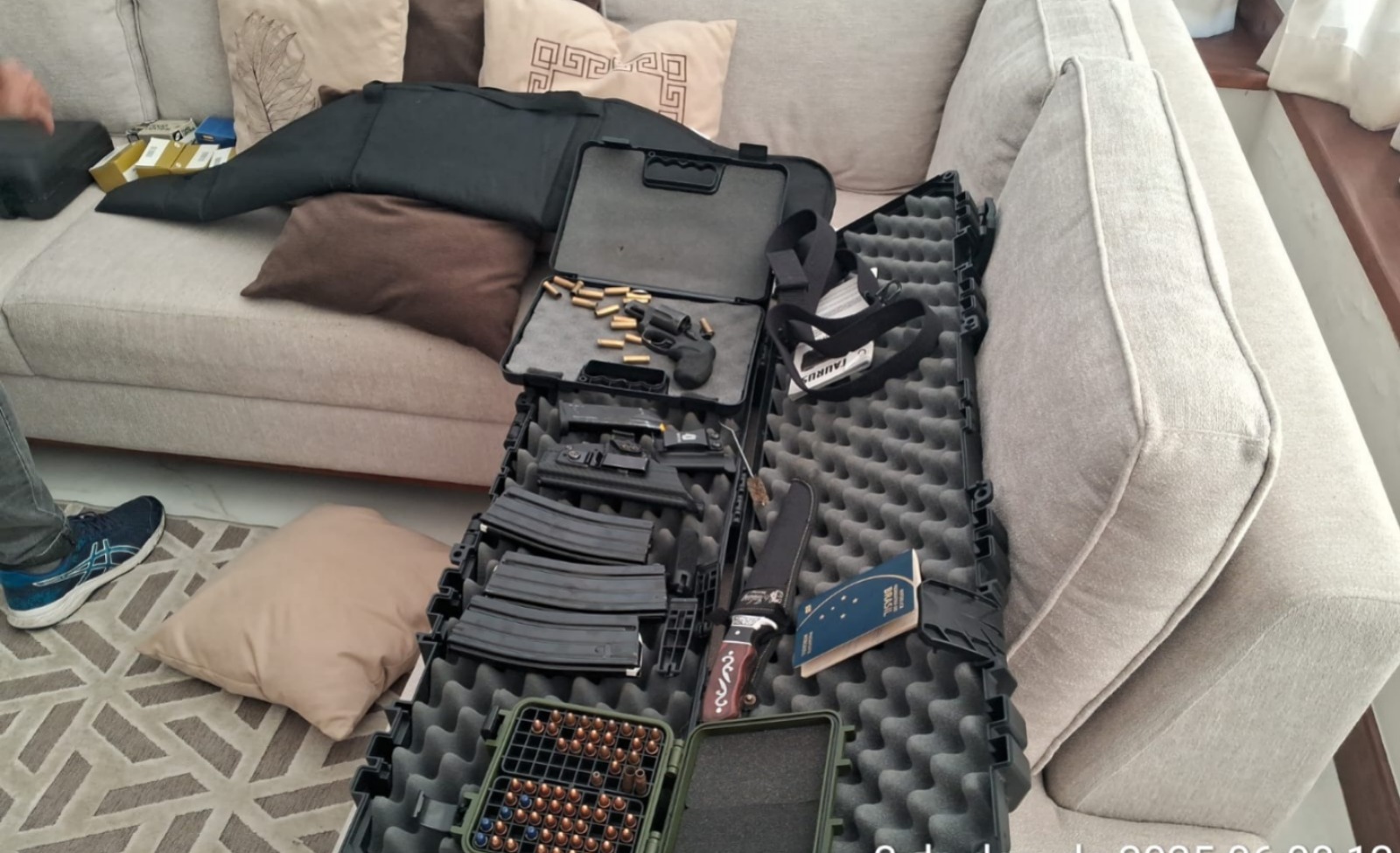 Armas de fogo são apreendidas durante cumprimento de mandado em investigação de violência psicológica