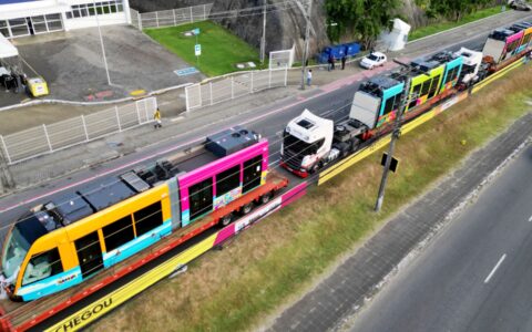 Imagem do post Governador apresenta os primeiros trens do VLT em Salvador e anuncia início dos testes em janeiro
