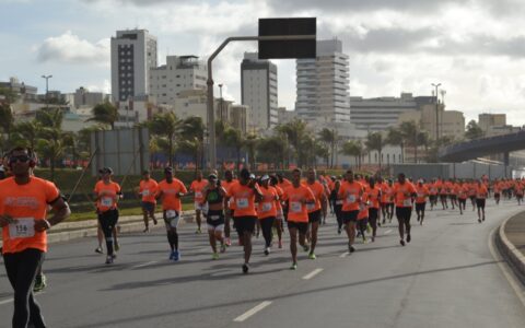 Imagem do post Corrida do Laço Branco reúne homens na orla de Piatã pelo fim da violência de gênero neste domingo