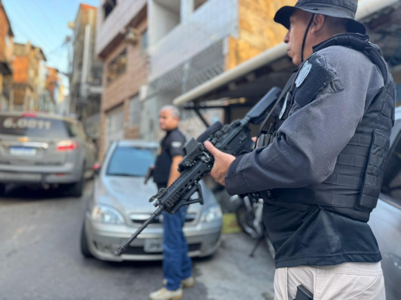 Idoso é preso por estupro de vulnerável contra a neta em Lauro de Freitas