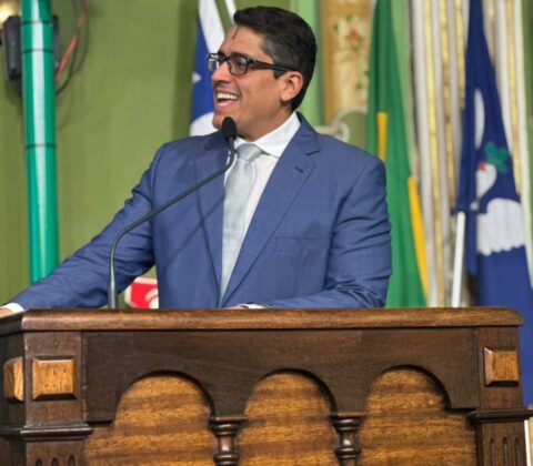 Imagem do post Sidninho leva à votação projeto que destrava a recarga elétrica e a mobilidade em Salvador