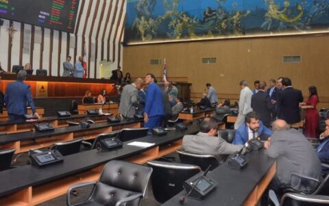 Imagem do post Alba aprova projetos de Jerônimo em sessão marcada por tensão