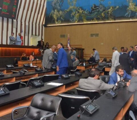 Imagem do post Alba aprova projetos de Jerônimo em sessão marcada por tensão