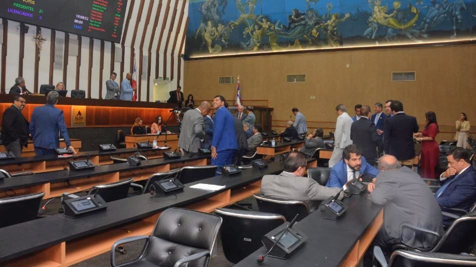 Alba aprova projetos de Jerônimo em sessão marcada por tensão