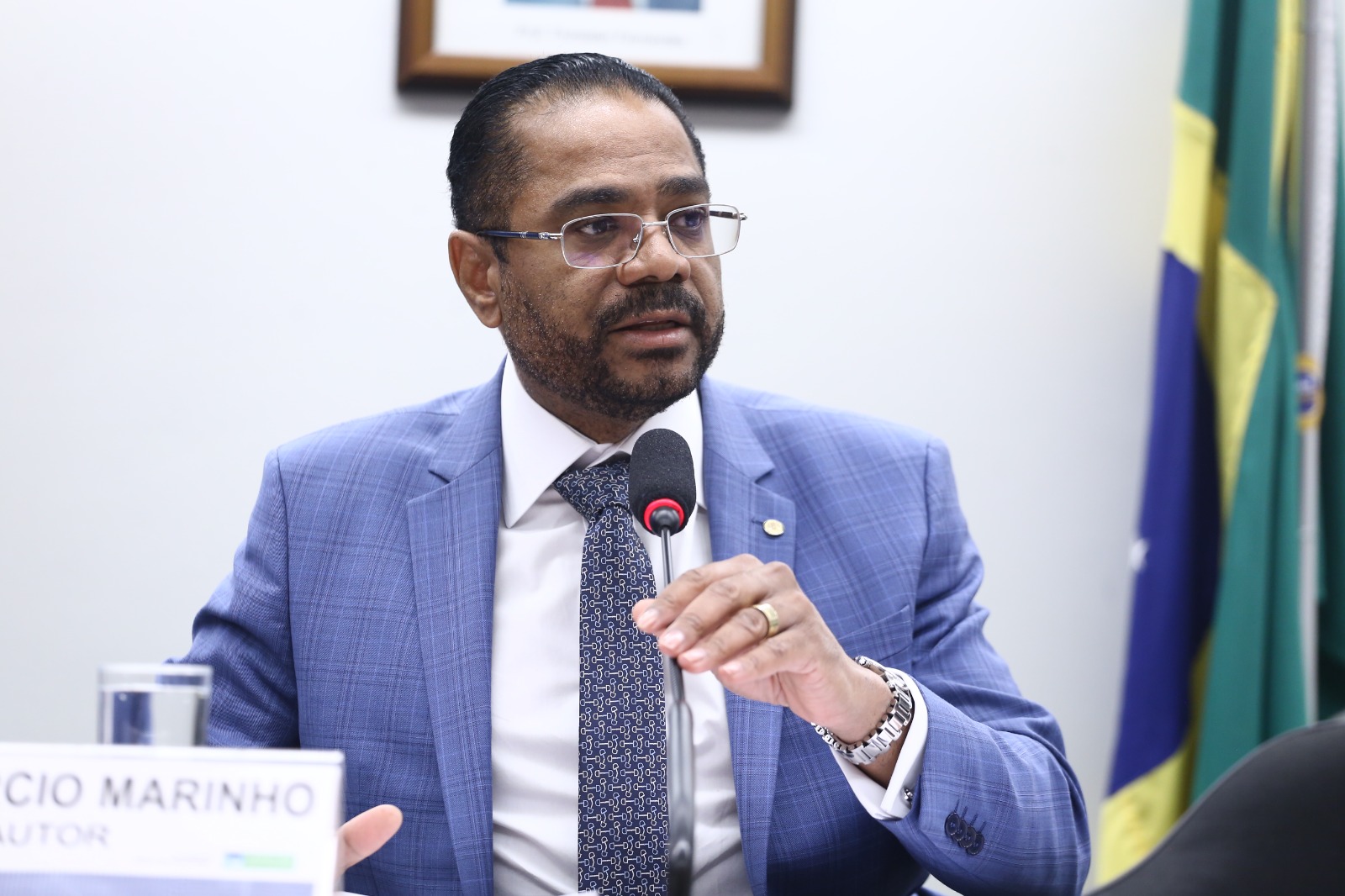 Marcio Marinho propõe reduzir prazo de resposta das empresas e reforçar direitos do consumidor