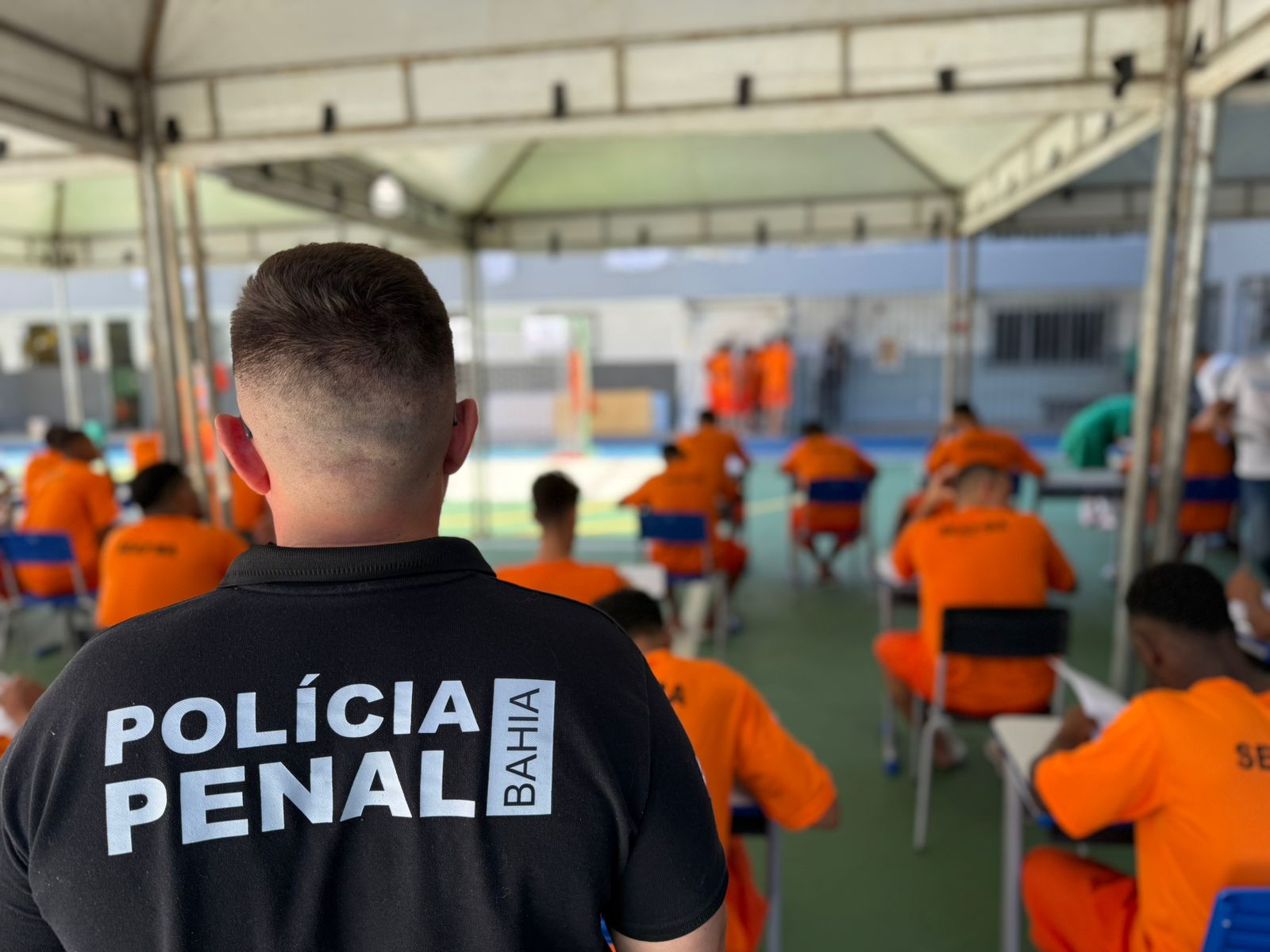 Com recorde de inscritos, provas do Enem são aplicadas em 24 unidades prisionais da Bahia