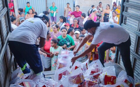 Imagem do post Prefeitura de Morro do Chapéu distribui 6 mil kits natalinos e garante ceia digna para mais de 24 mil moradores