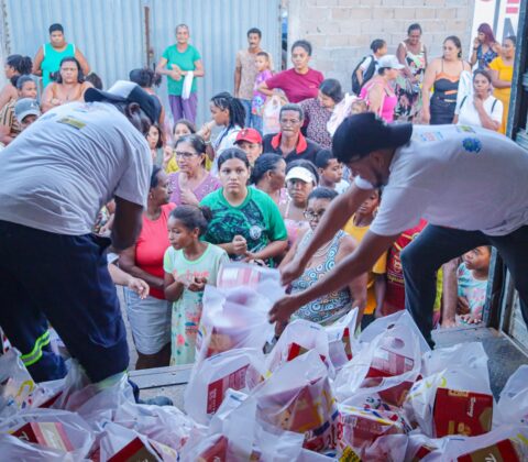 Imagem do post Prefeitura de Morro do Chapéu distribui 6 mil kits natalinos e garante ceia digna para mais de 24 mil moradores