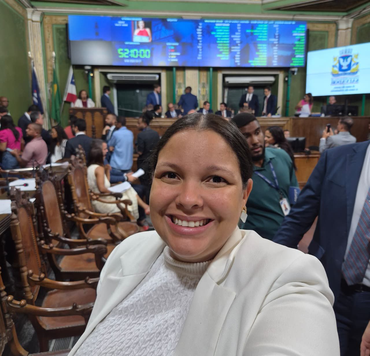 Câmara aprova leis de Isabela Sousa que impulsionam empoderamento feminino e inclusão de autistas em Salvador