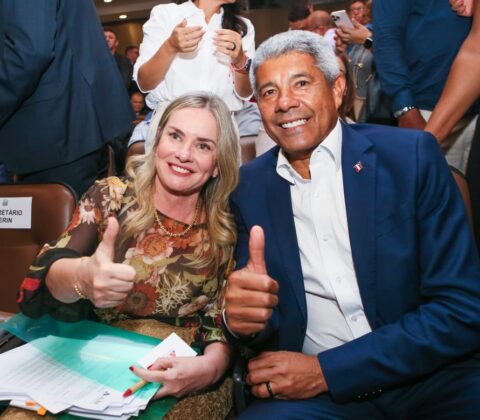 Imagem do post Com apoio da ALBA, Jerônimo assina convênios de R$ 1,3 bilhão