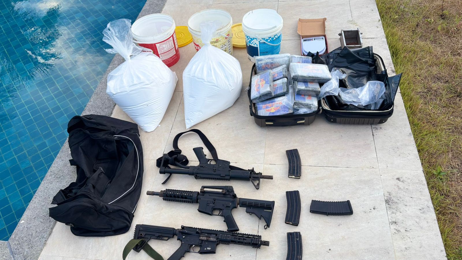 Ação integrada desarticula depósito de drogas e armas e prende liderança criminosa