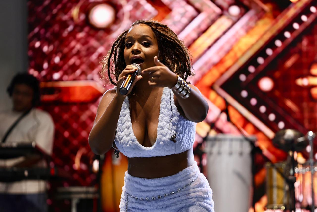 Indicada ao Prêmio R&B Brazil, Cinara sobe ao Palco Brisa e marca a estreia do espaço no Festival Virada Salvador