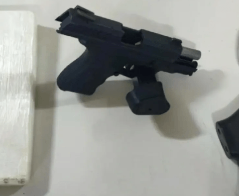 Imagem do post Homem é preso com arma e cocaína na BA-093 em Dias D’Ávila