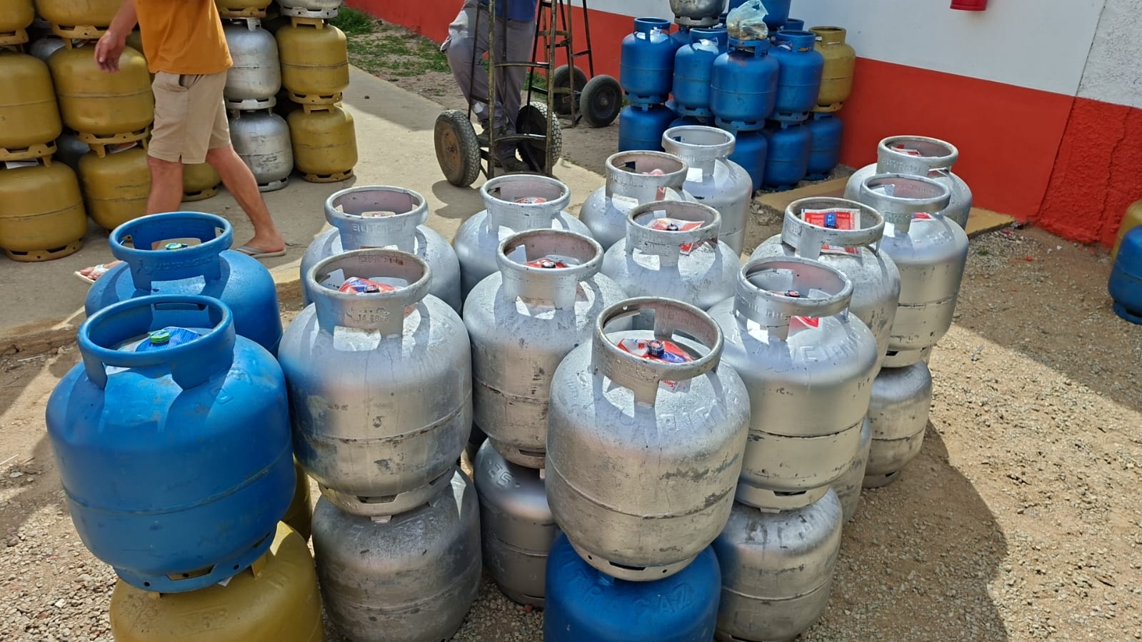 Gás de cozinha fica mais caro na Bahia e botijão pode subir até R$ 5