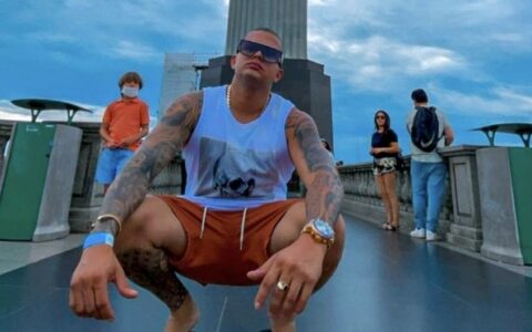 Imagem do post Rifeiro desabafa e cai no choro após; influenciador estava preso