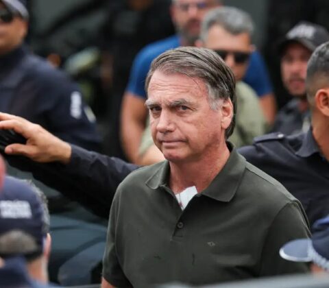 Imagem do post Defesa de Bolsonaro reitera pedido por cirurgia e prisão domiciliar