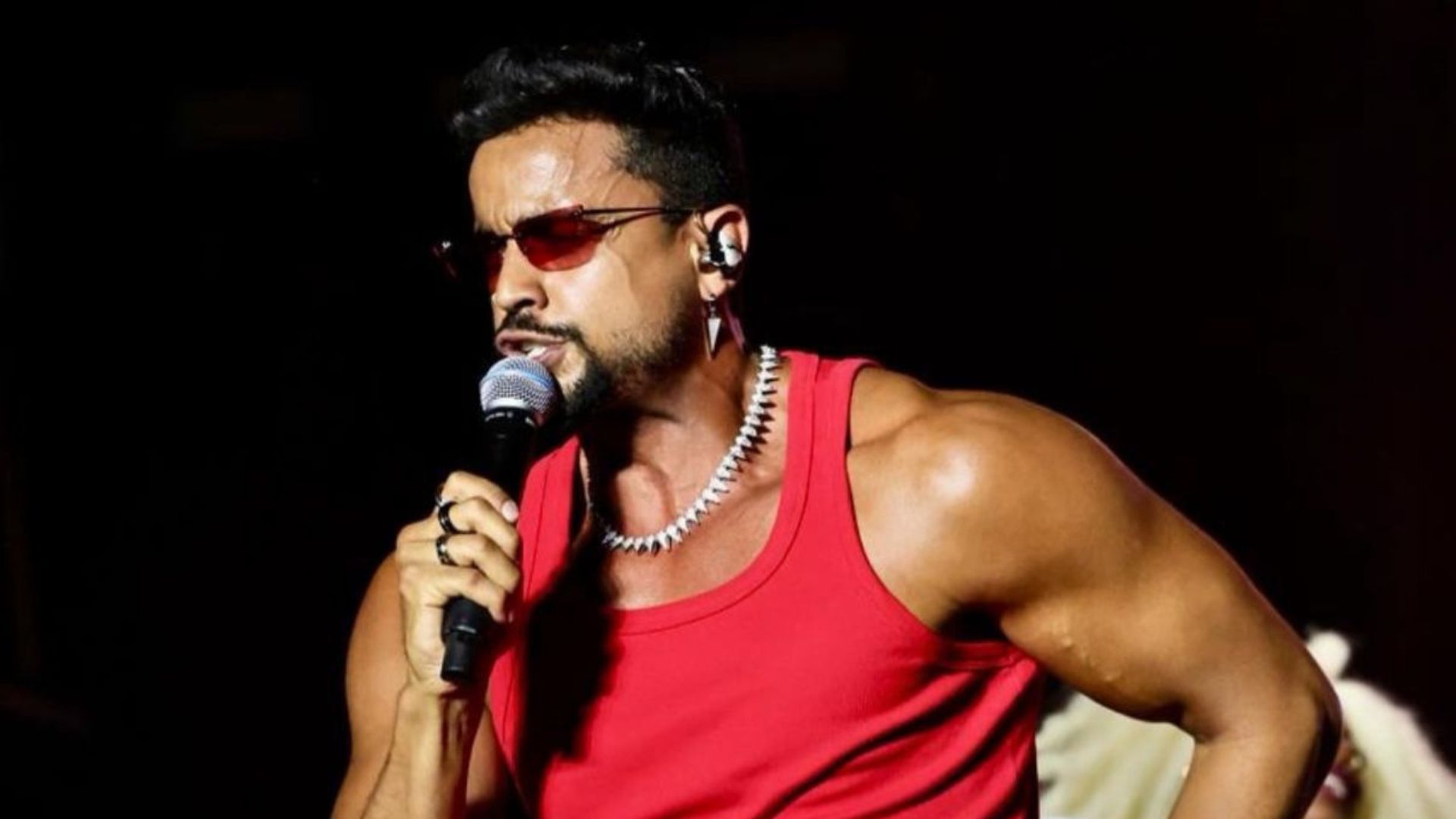 Parangolé fecha a primeira noite da Virada Salvador com dança, hits e público curtindo até o amanhecer