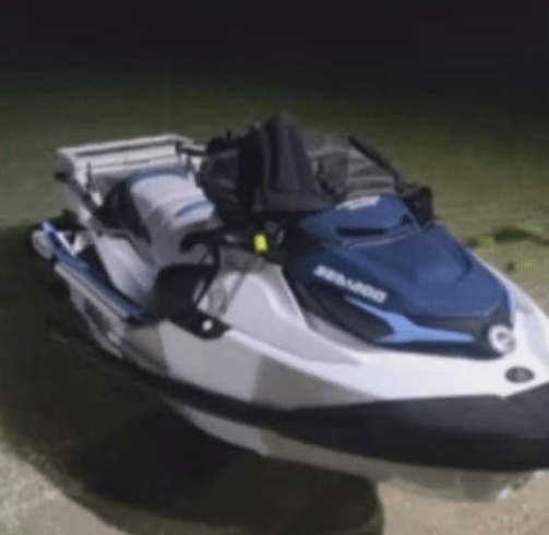 Colisão entre jet ski e barco deixa um morto e uma mulher em estado grave