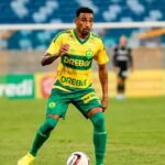 Vitória anuncia novo lateral e vê atacante desejado ficar cada vez mais longe da Toca do Leão