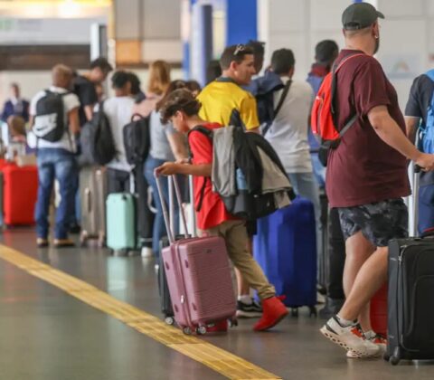 Imagem do post Greve pode paralisar voos no Brasil a partir de 1º de janeiro; aeronautas decidem em assembleia