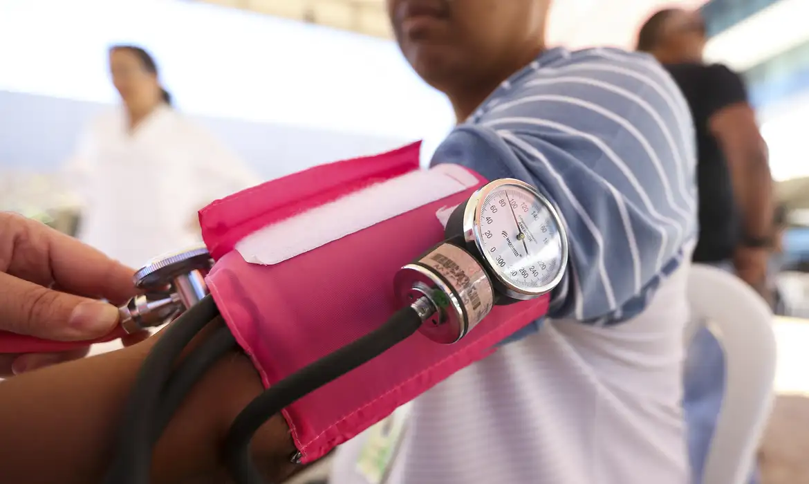 Mais de 4 milhões de trabalhadores foram afastados por doença em 2025