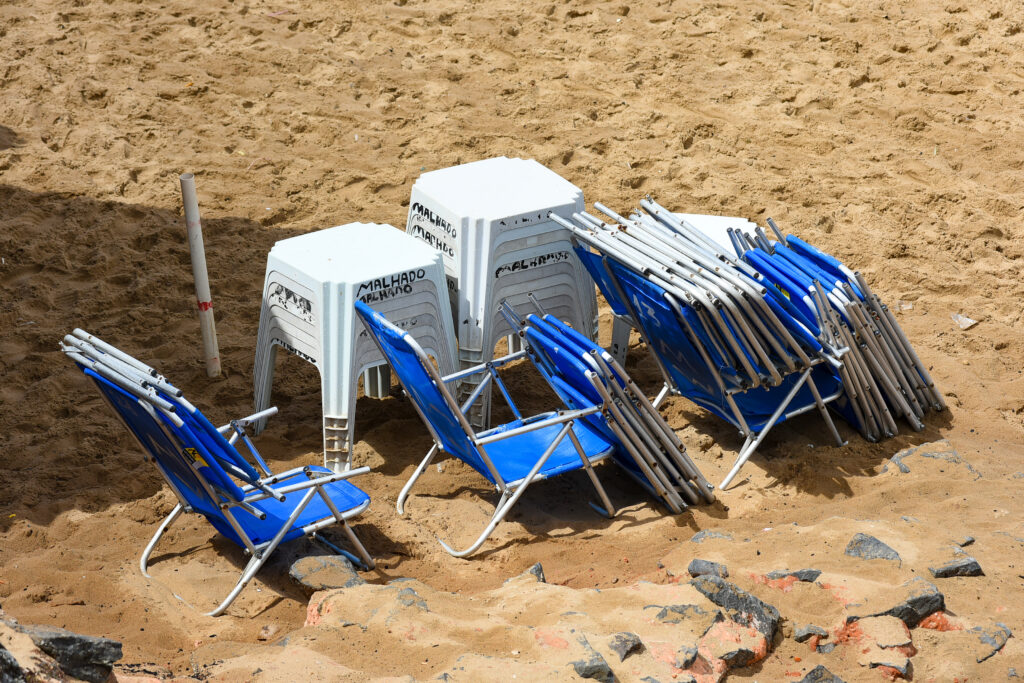 Prefeitura fiscaliza cumprimento de lei sobre kits de praia no Porto da Barra