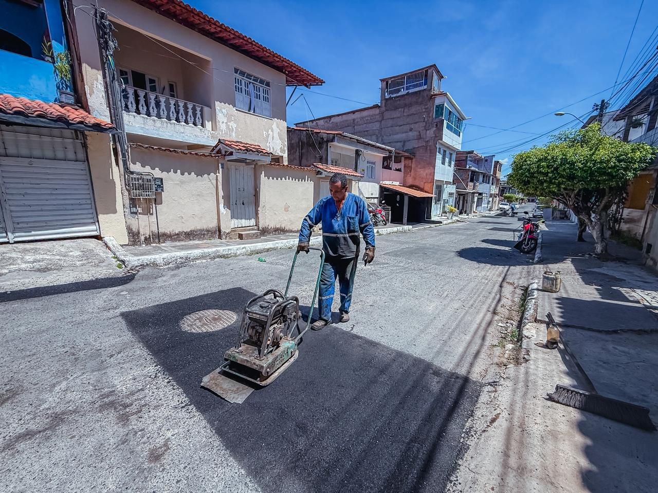 Operação Buraco Zero: prefeitura realiza obras nas vias de Lauro de Freitas