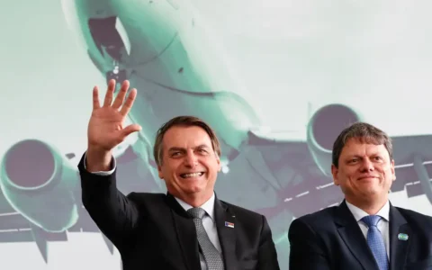Imagem do post Bolsonaro pede autorização para receber Tarcísio na Papudinha