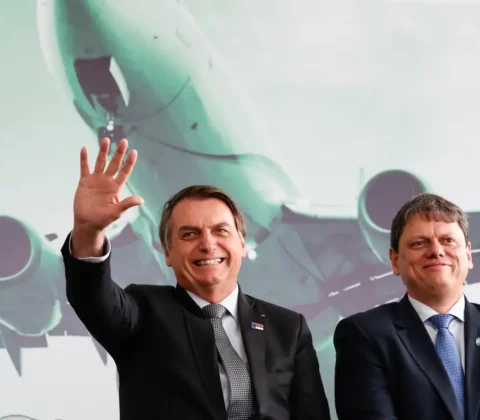 Imagem do post Bolsonaro pede autorização para receber Tarcísio na Papudinha