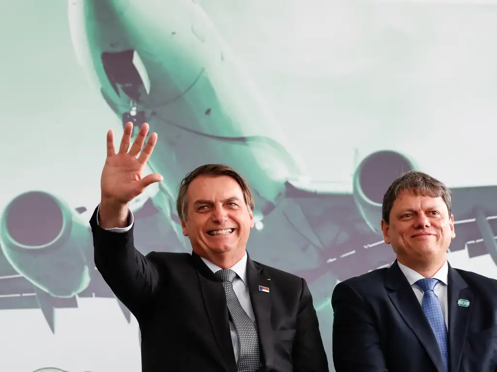 Bolsonaro pede autorização para receber Tarcísio na Papudinha