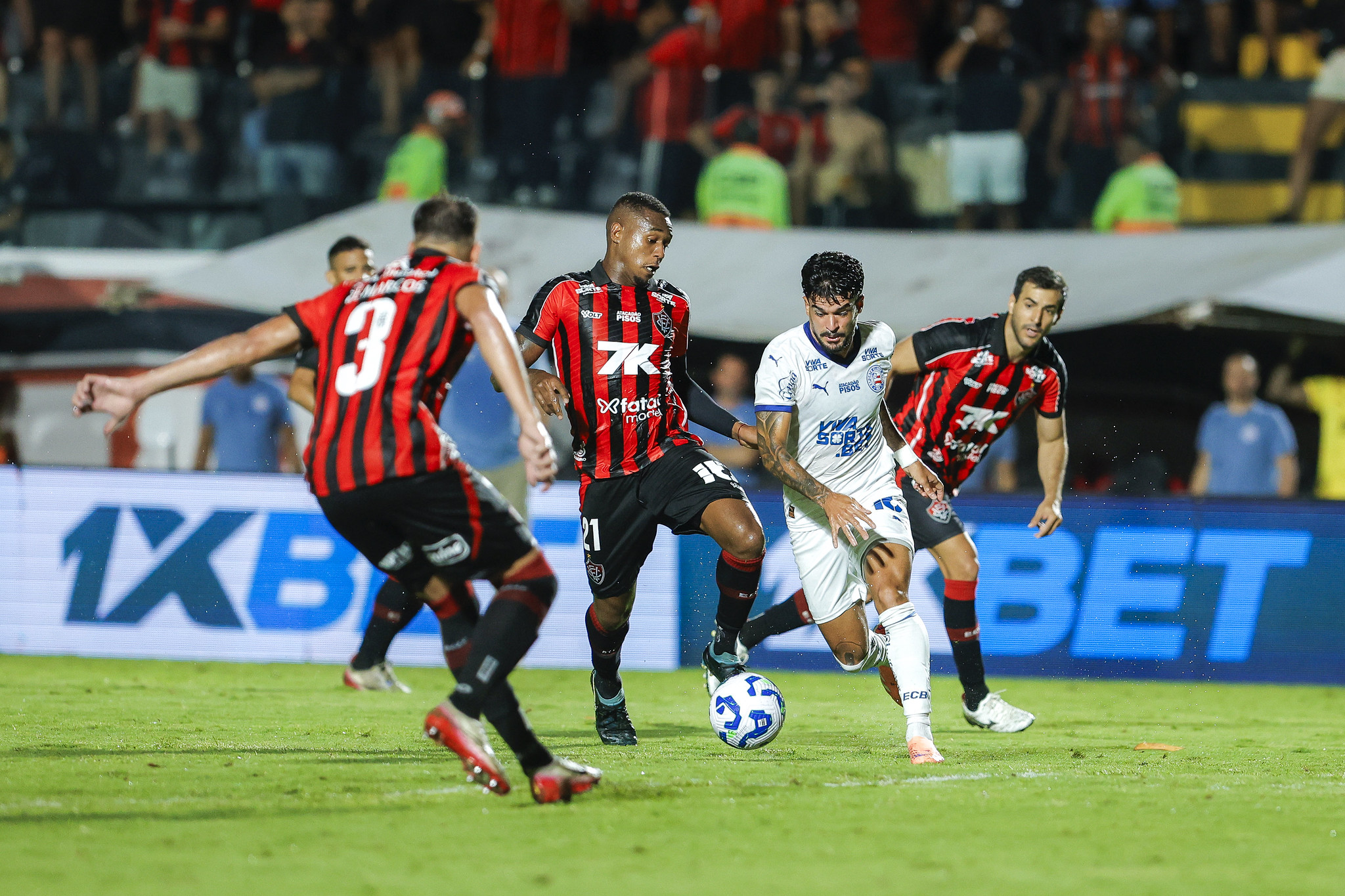 “É final de Copa do Mundo”: Jair Ventura esquenta o Ba-Vi após goleada do Vitória