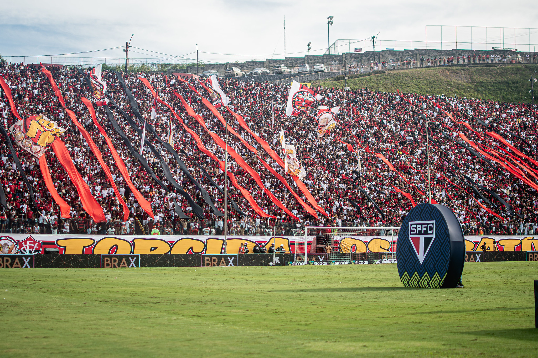 “Chão puro”: presidente da Juazeirense detona gramado do Barradão e cobra Vitória