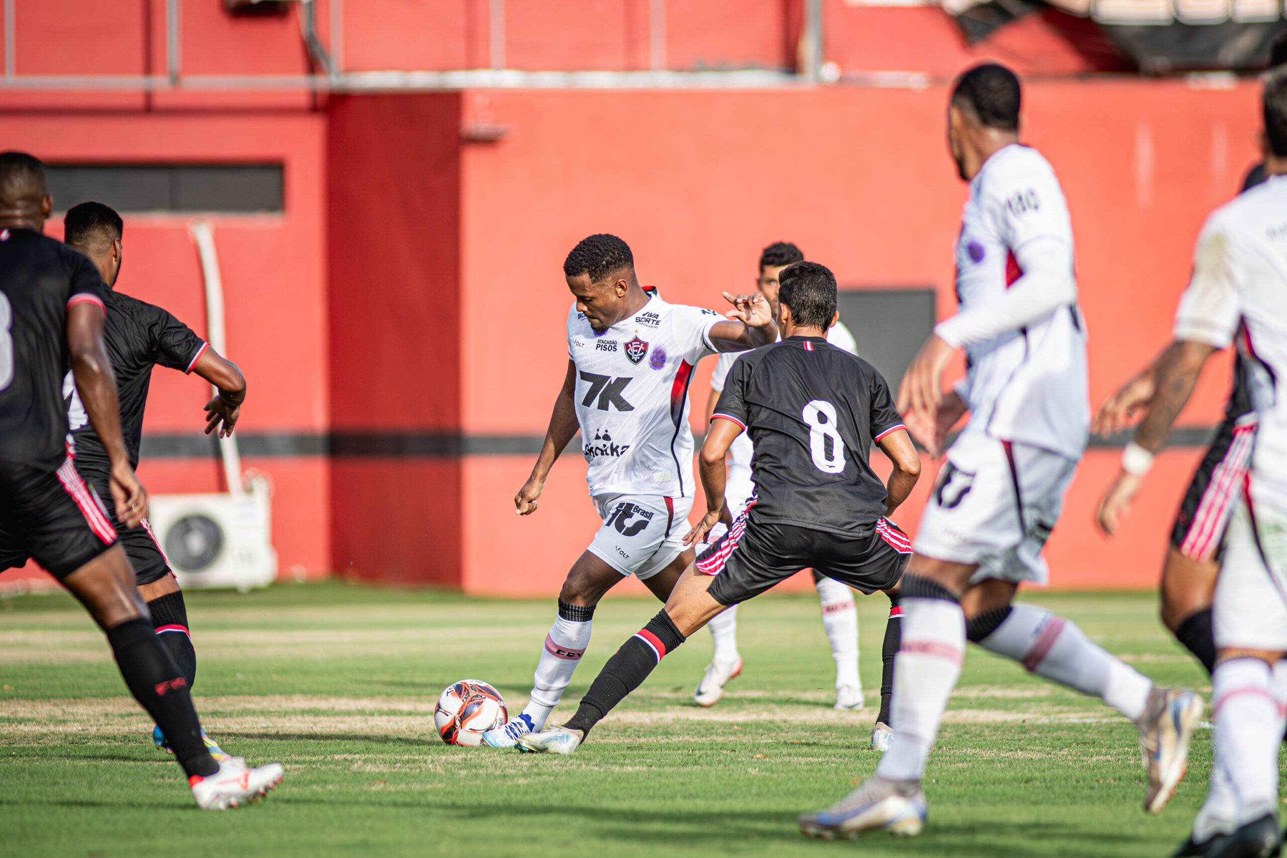 Jacuipense x Vitória: onde assistir, horário e prováveis escalações do Baianão