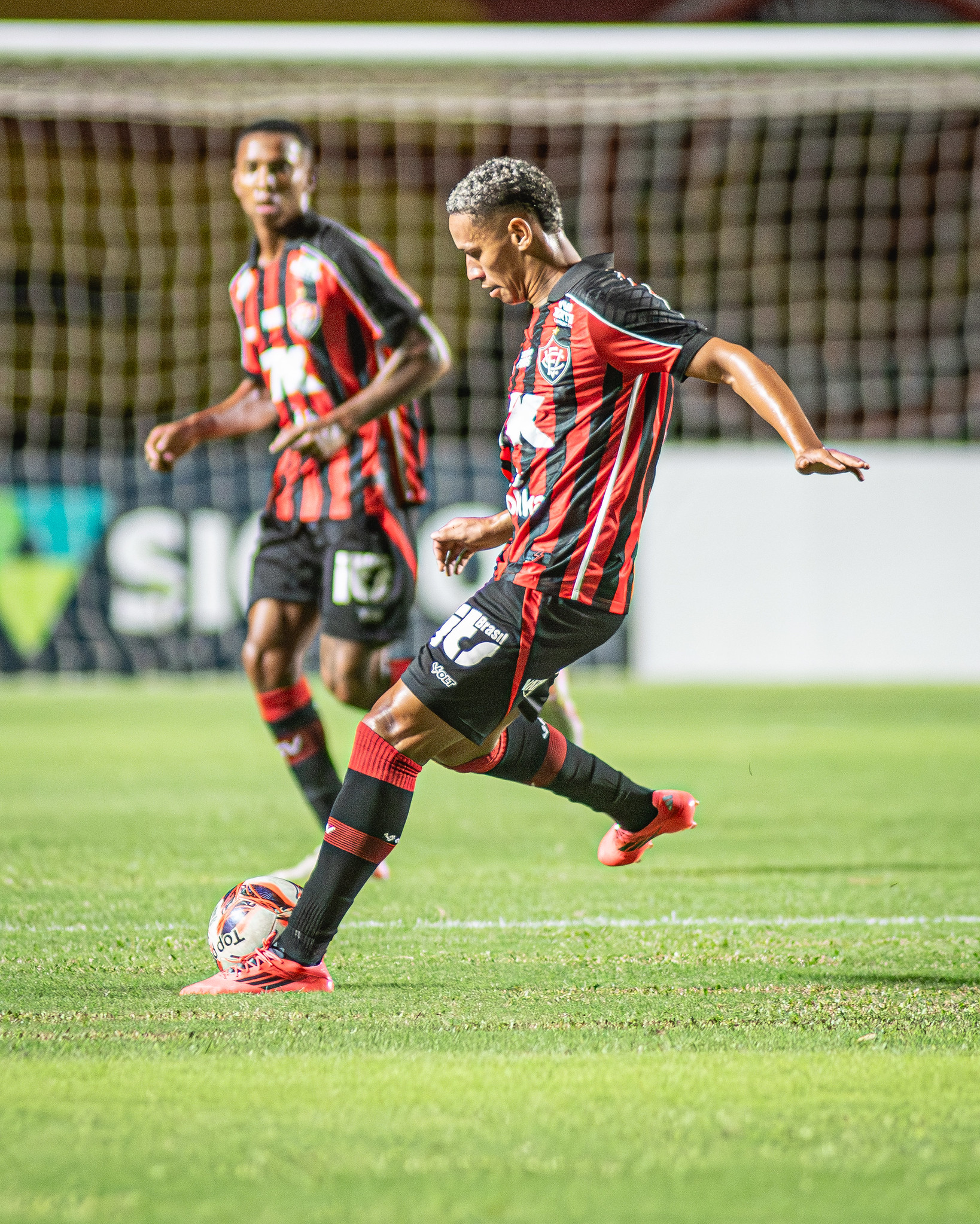 Pressão no Barradão: Vitória enfrenta Juazeirense buscando sair do zero no Baianão
